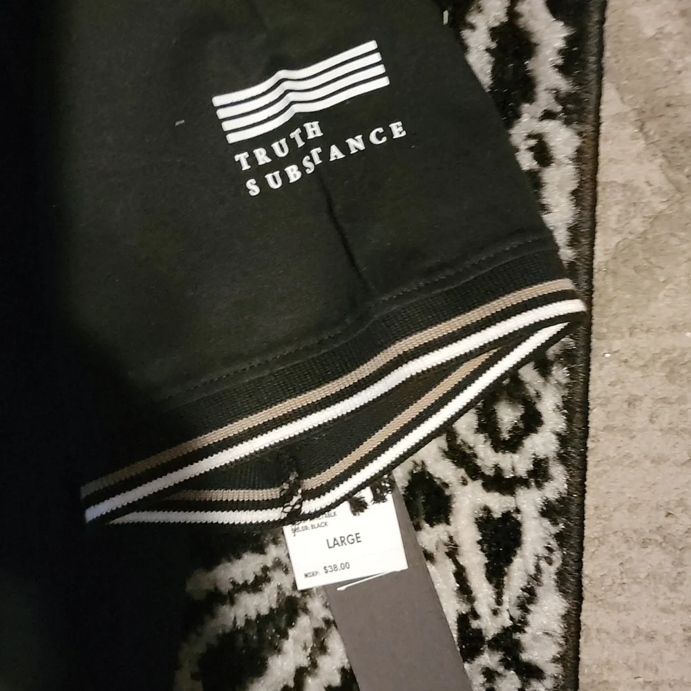 T-Shirt - Picture 4 of 5